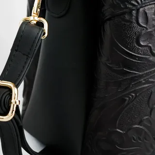 GABRIELA BLACK, vista adicional