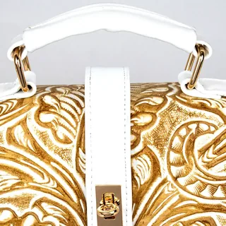 RENATA WHITE, vista adicional