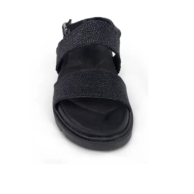 RAYA en Negro
